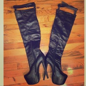 Glaze Size 6.5 high High Black Platform Boots